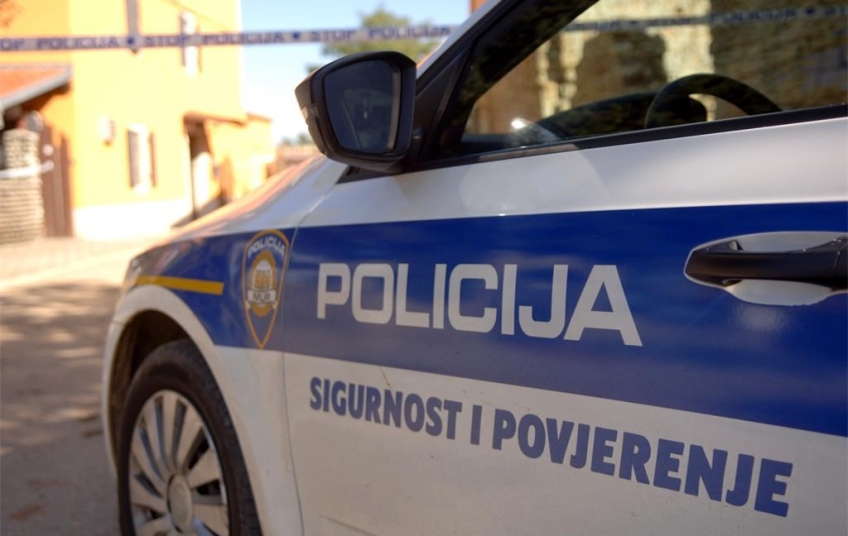 Vozač traktora odbio testiranja na alkohol i drogu, pa mu pronađena marihuana